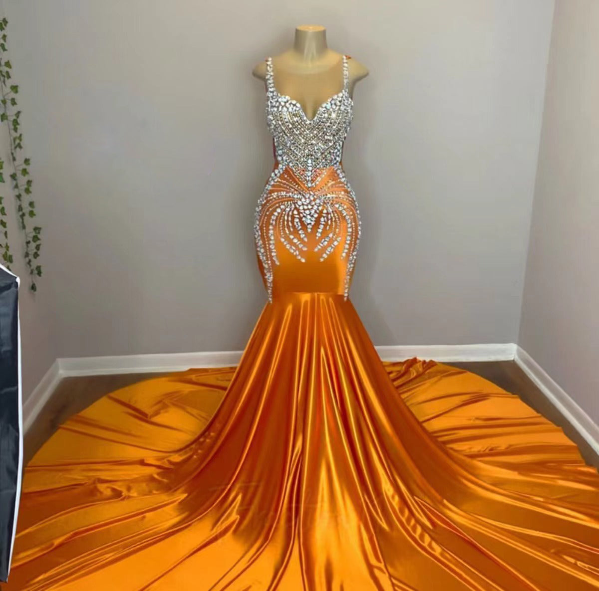 Orange Prom Dresses Long Tail Luxus Mermaid Beaded Crystals Spaghetti formalgowns