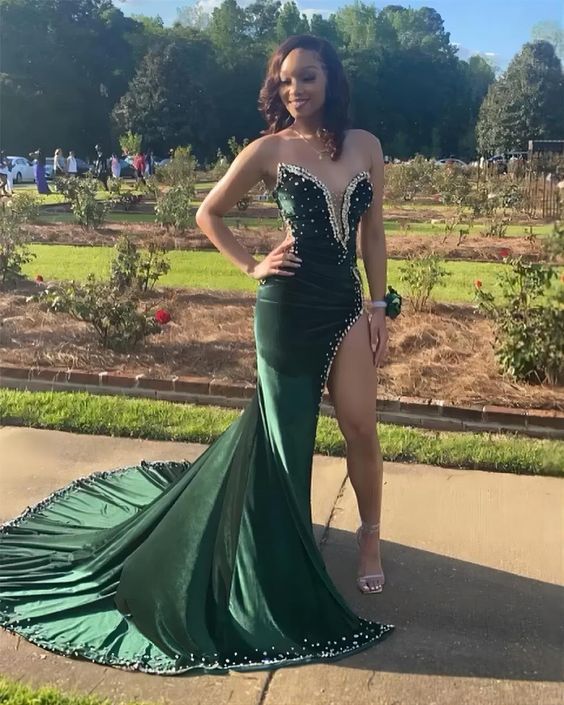 Velvet emerald green prom 2024 dress