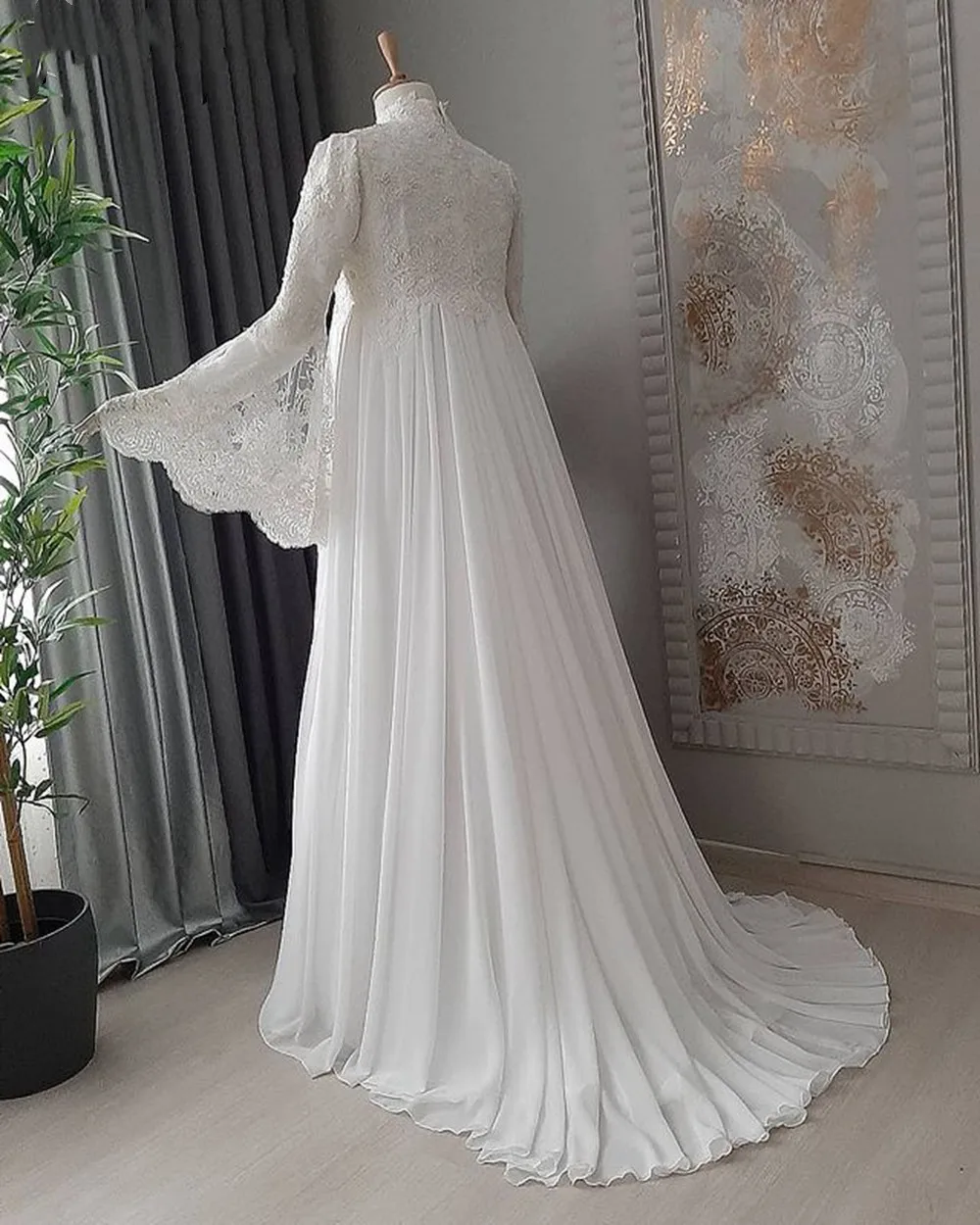 Elegant ivory flare sleeve lace wedding dress      fg6386