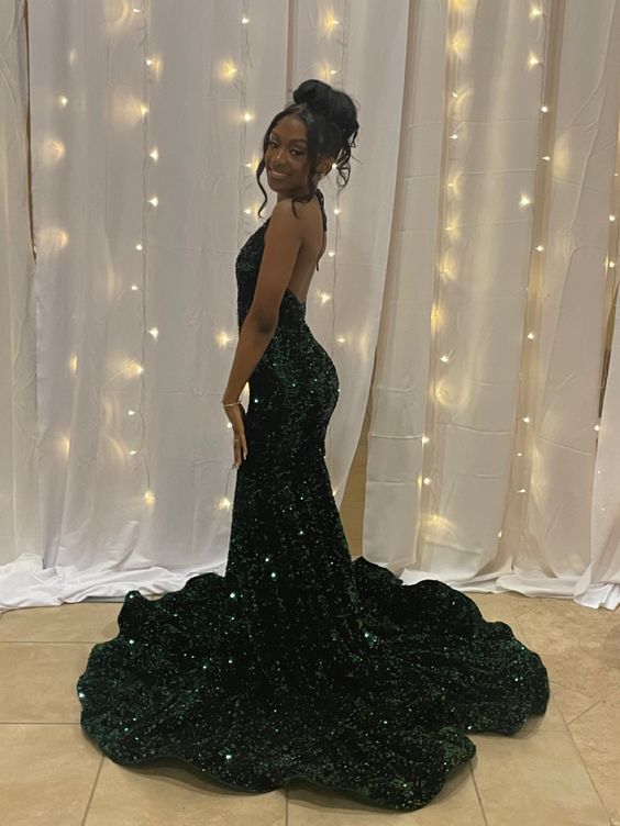 Emerald green and black prom dress best sale